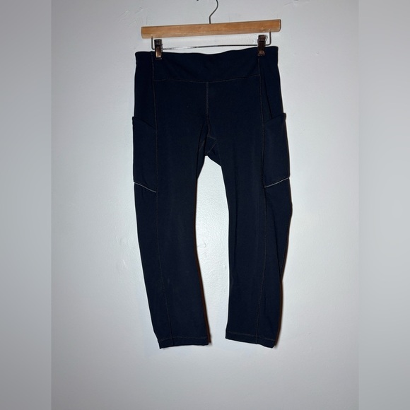 Lululemon Black Seamed Side Pockets Zipper Waistband Legging size 8 - Picture 1 of 7